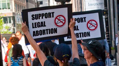 ¿En qué año se despenalizó el aborto en EE.UU.?
